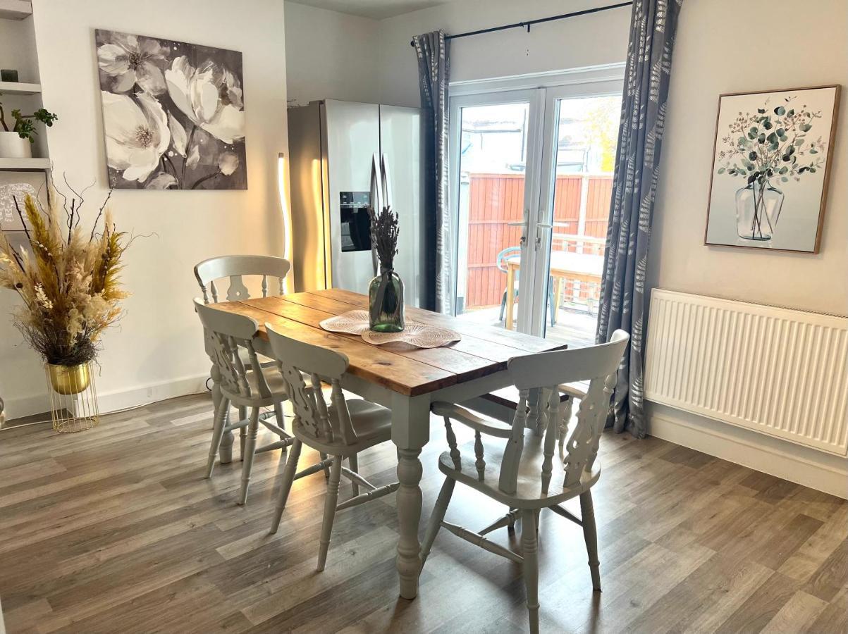 Modern Double Room With Fire Tv London Exterior foto